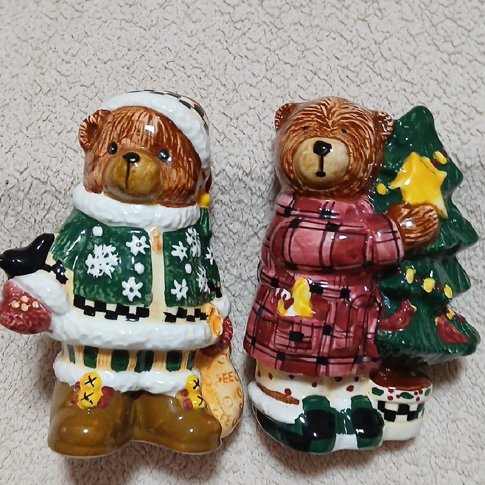 Sakura Debbie Mumm Salt & Pepper Shaker Set